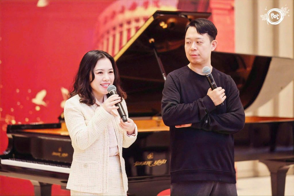 Bà Nguyễn Lệ Thuyên Hà, Giám đốc nghệ thuật China - Vietnam Music Festival Week (Việt Nam), Giám đốc nghệ thuật Polaris và Ông Wang Lu, đại diện China - Vietnam Music Festival Week (Trung Quốc)